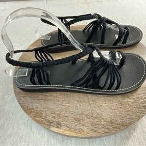 CAPANA HANDWOVEN WOMEN’S CLASSIC STRAPPY SANDALS SIZE: 8 COLOR: BLACK
